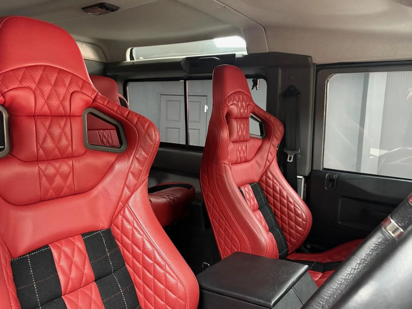 2013 Land Rover Defender 90 TD Multi-purpose LE, photo 12 of 13