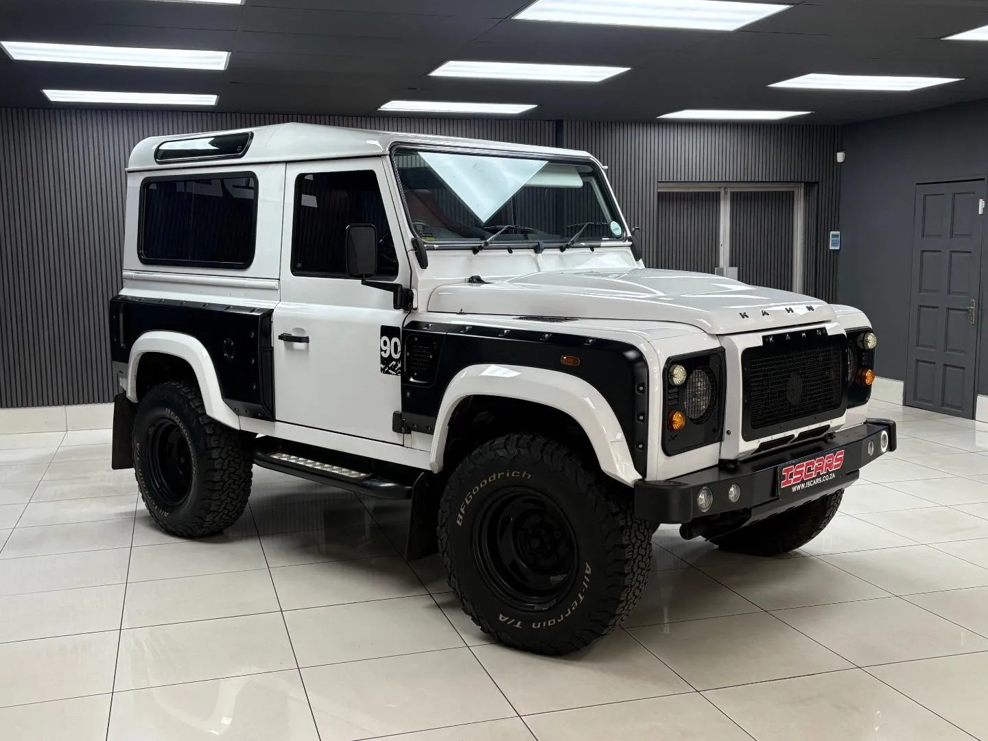 2013 Land Rover Defender 90 TD Multi-purpose LE, photo 3 of 13