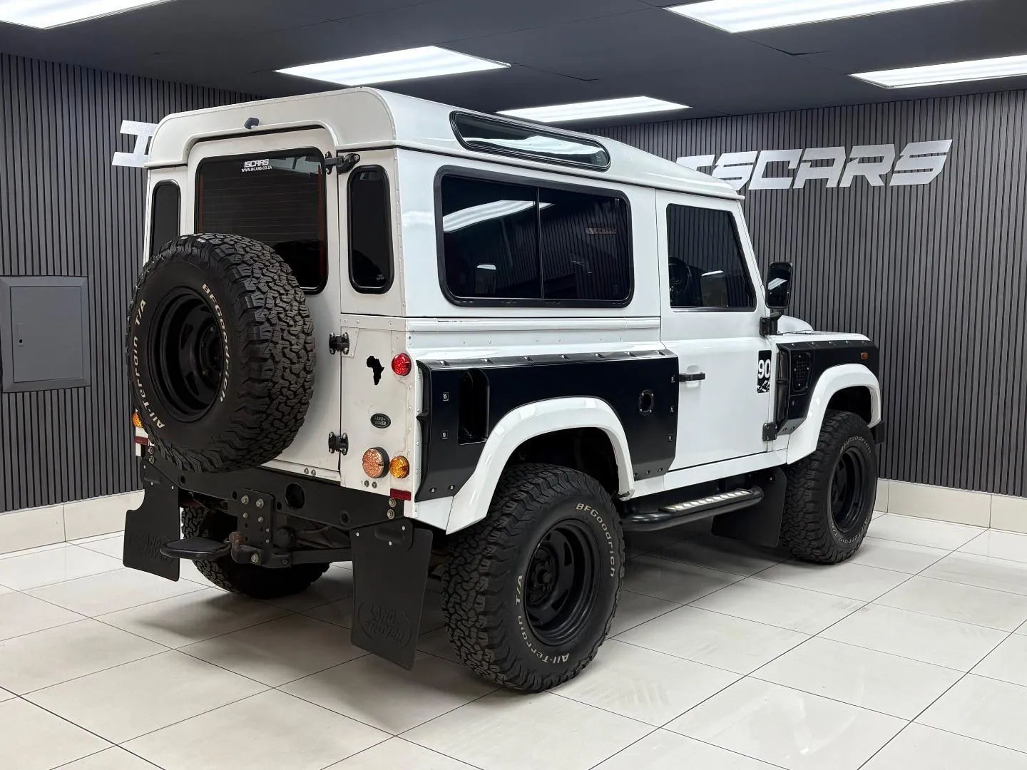 2013 Land Rover Defender 90 TD Multi-purpose LE, photo 7 of 13