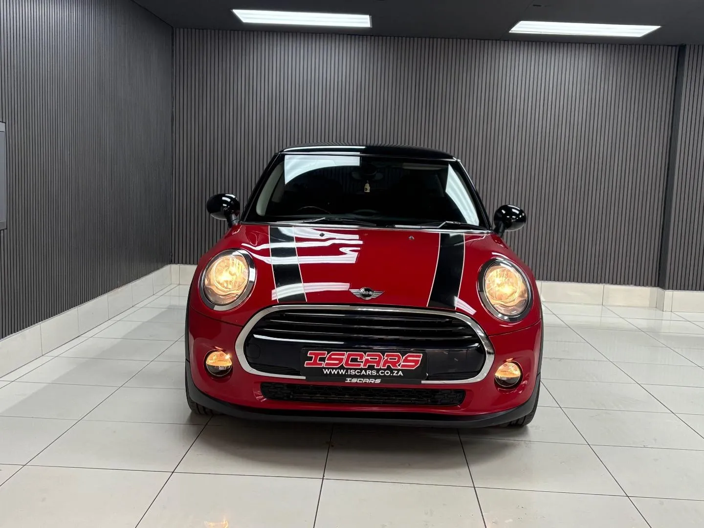 2017 MINI Hatch Cooper, photo 2 of 8