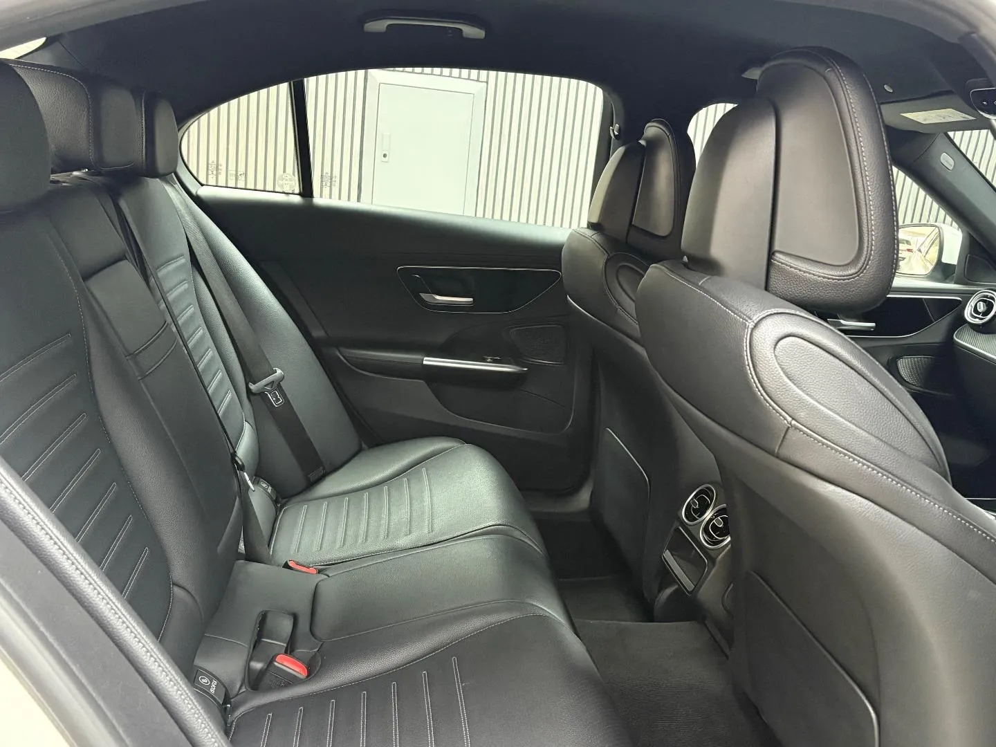 2022 Mercedes-Benz C-Class C200 AMG Line, photo 9 of 12