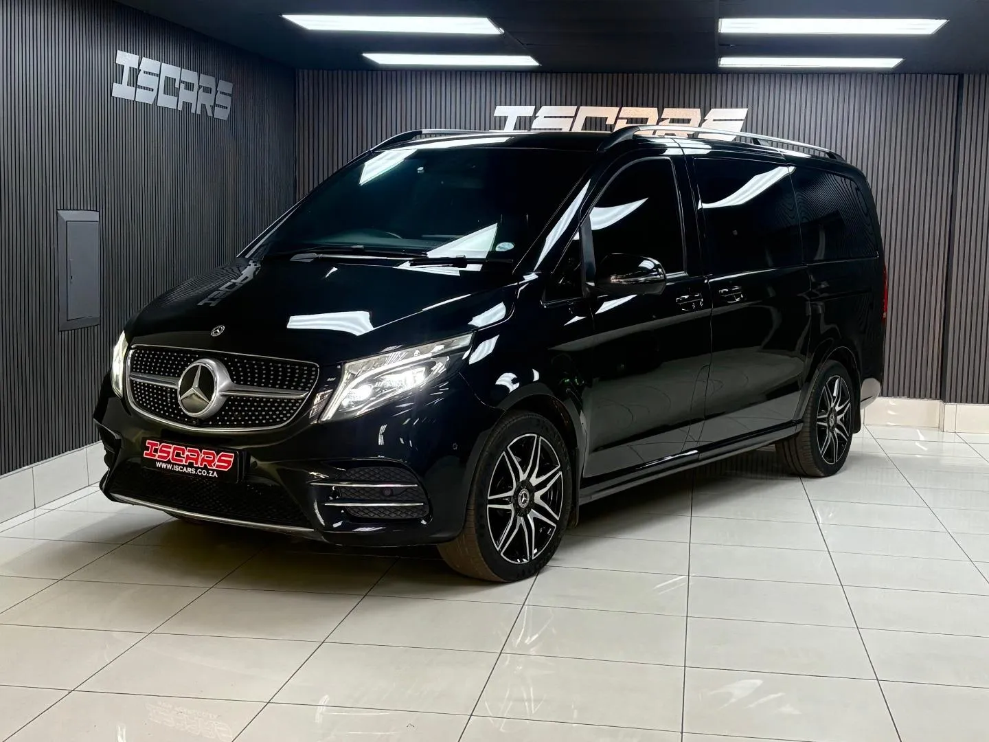 2023 Mercedes-Benz V-Class V300d Exclusive AMG Line, photographed in the Iscars studio