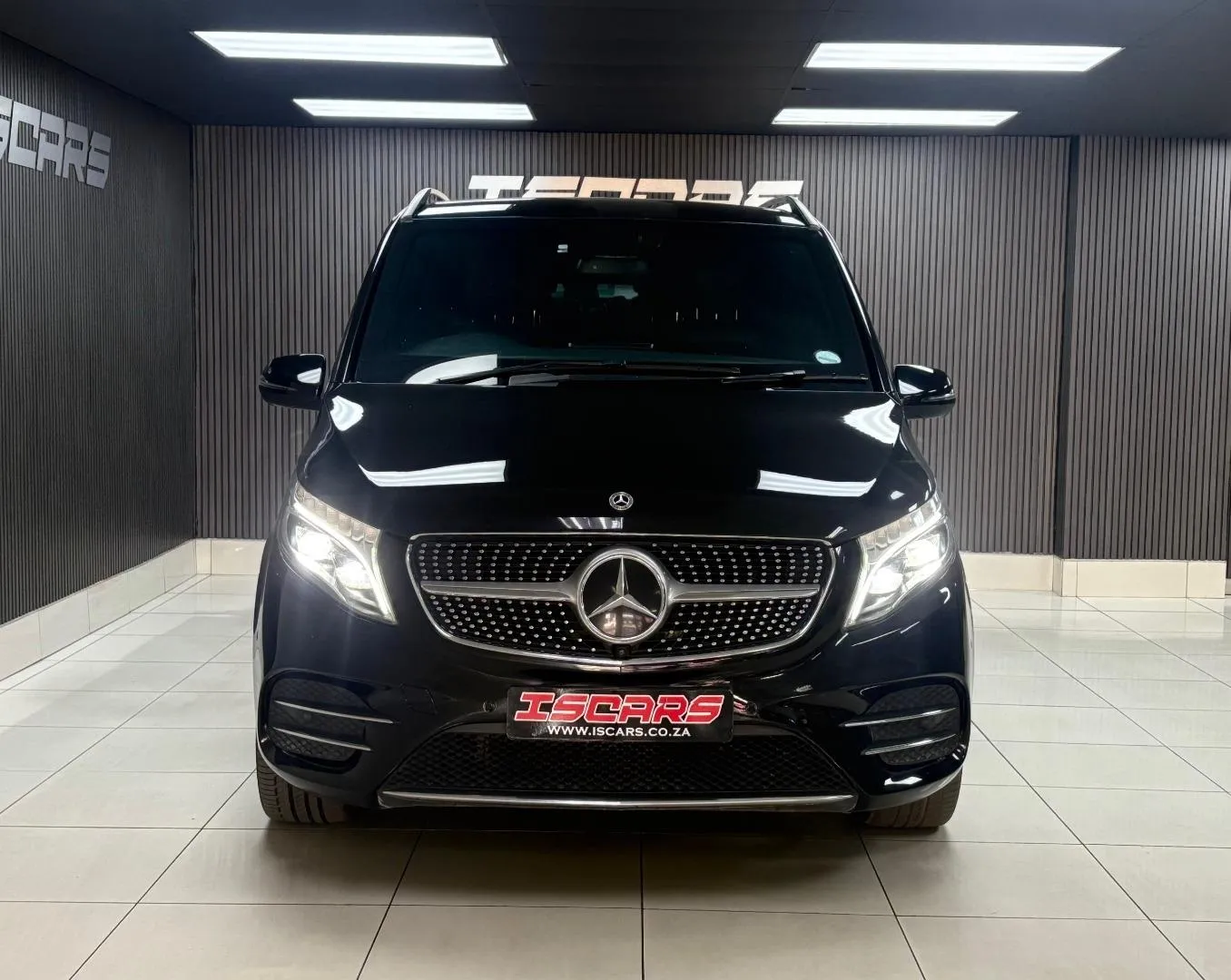 2023 Mercedes-Benz V-Class V300d Exclusive AMG Line, photo 2 of 10