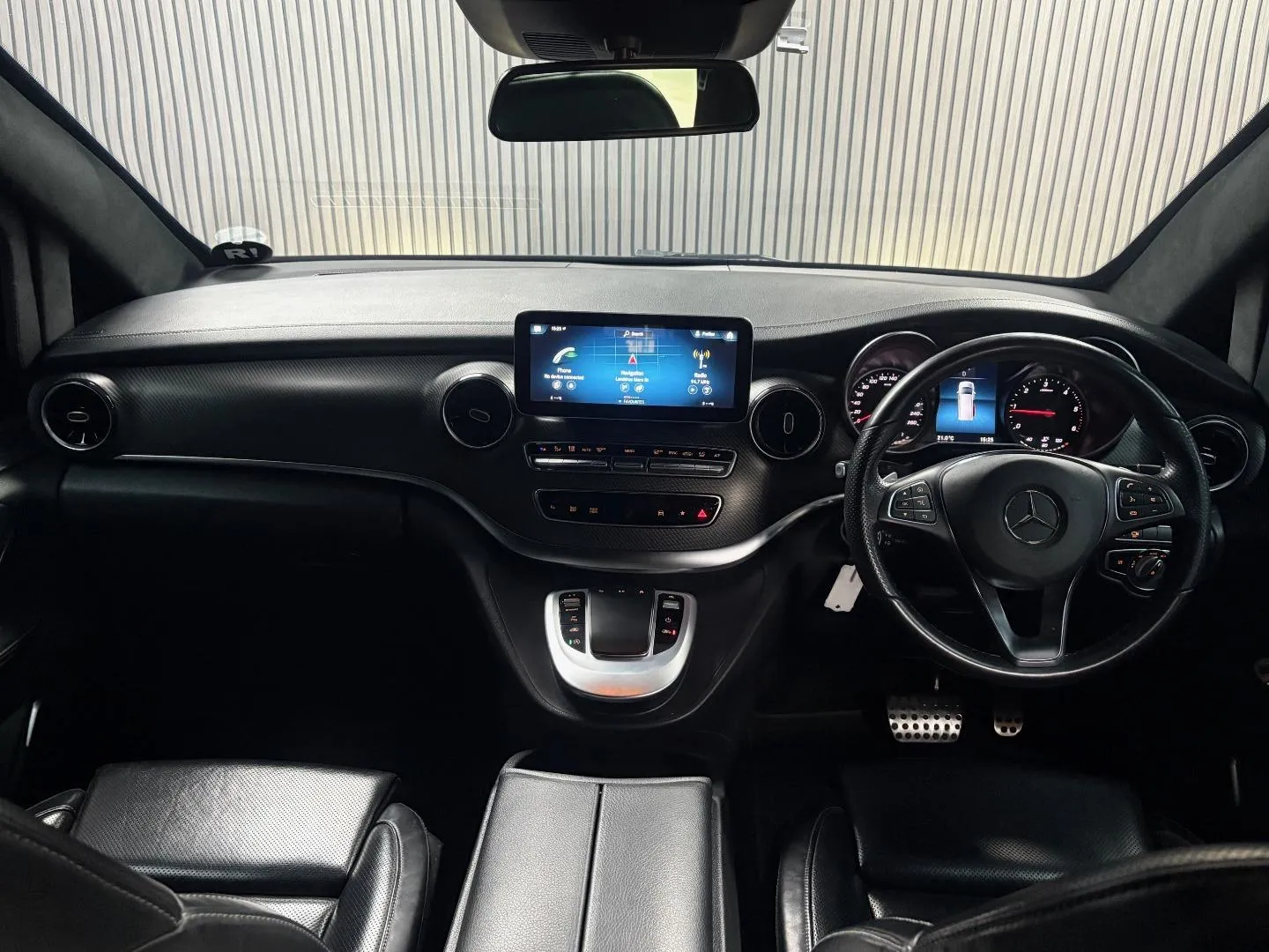 2023 Mercedes-Benz V-Class V300d Exclusive AMG Line, photo 8 of 10