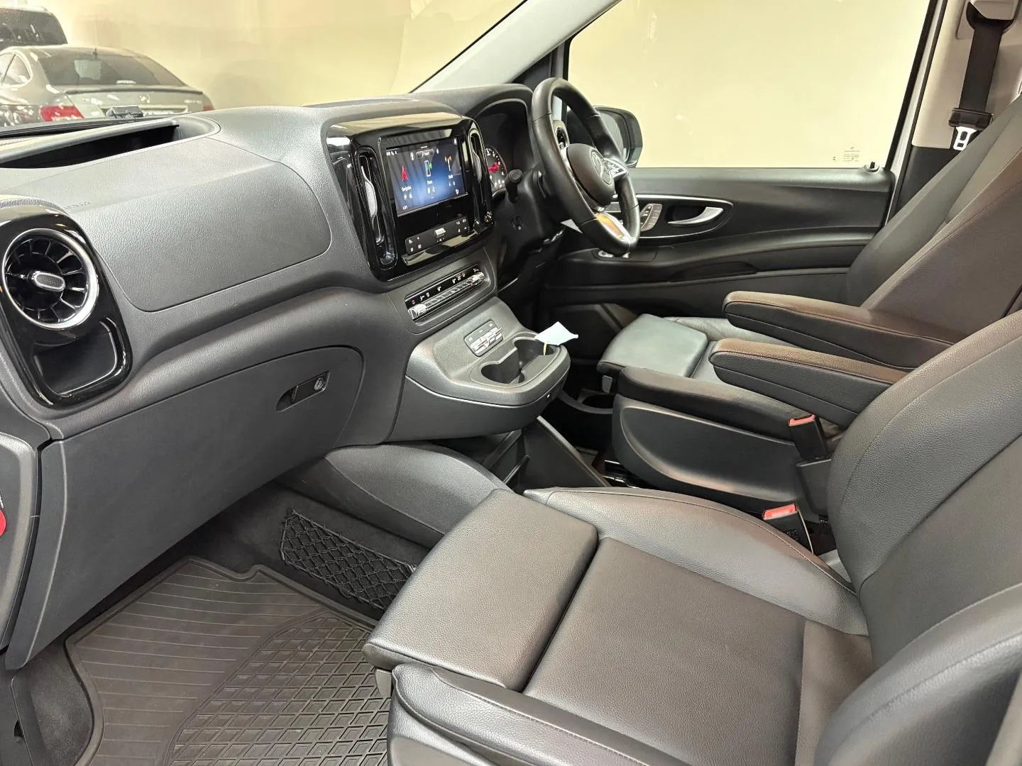 2025 Mercedes-Benz Vito 119 CDI Tourer Select, photo 14 of 16